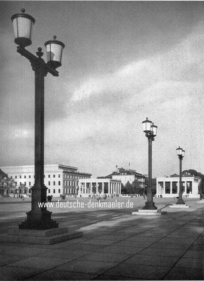 Knigsplatz mit Ehrentempel der Blutzeugen NSDAP Mnchen